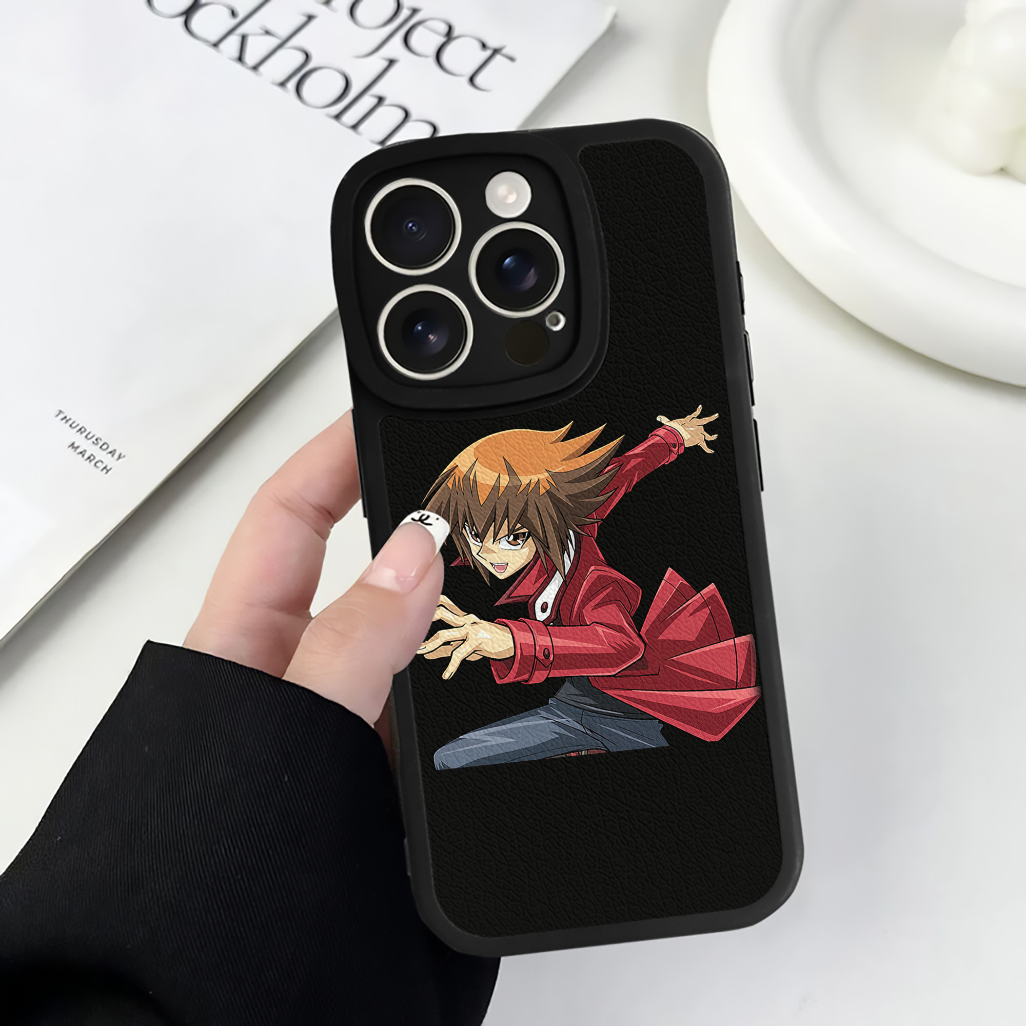 （画像用） 遊☆戯☆王 Yu-Gi-Oh! 【iPhone 16シリーズ対応】シリコンスマホケース（レザー調） 材質：シリコン